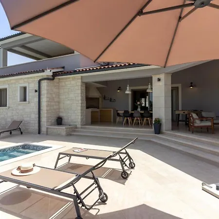 Holiday home Mit Privatpool Fuer 8 Personen Ca 200 Qm In Sumber, Istrien Binnenland Von Istrien Sumber