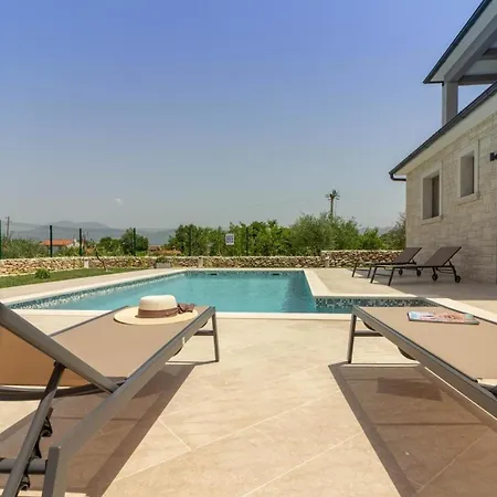 Mit Privatpool Fuer 8 Personen Ca 200 Qm In Sumber, Istrien Binnenland Von Istrien