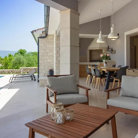 Holiday home Mit Privatpool Fuer 8 Personen Ca 200 Qm In Sumber, Istrien Binnenland Von Istrien