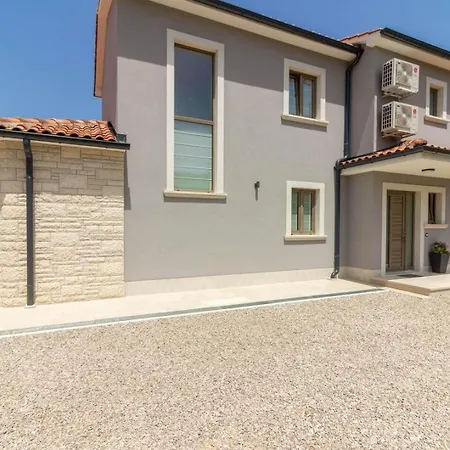 Mit Privatpool Fuer 8 Personen Ca 200 Qm In Sumber, Istrien Binnenland Von Istrien Holiday home
