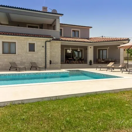 Holiday home Mit Privatpool Fuer 8 Personen Ca 200 Qm In Sumber, Istrien Binnenland Von Istrien *